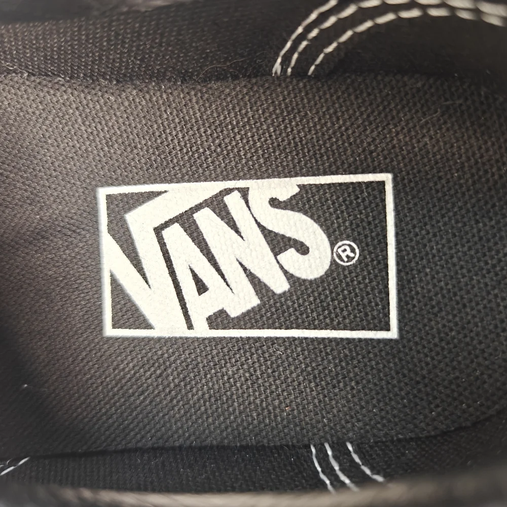 Vans Classic Slip-On Dice Bolts Hearts Eyeballs Cherries 8-Balls Print Women 7.5 - Picture 6 of 8